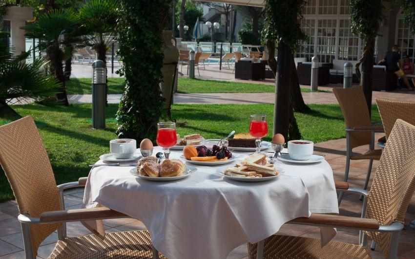 Hotel Imperiale Мілано-Маріттіма Екстер'єр фото