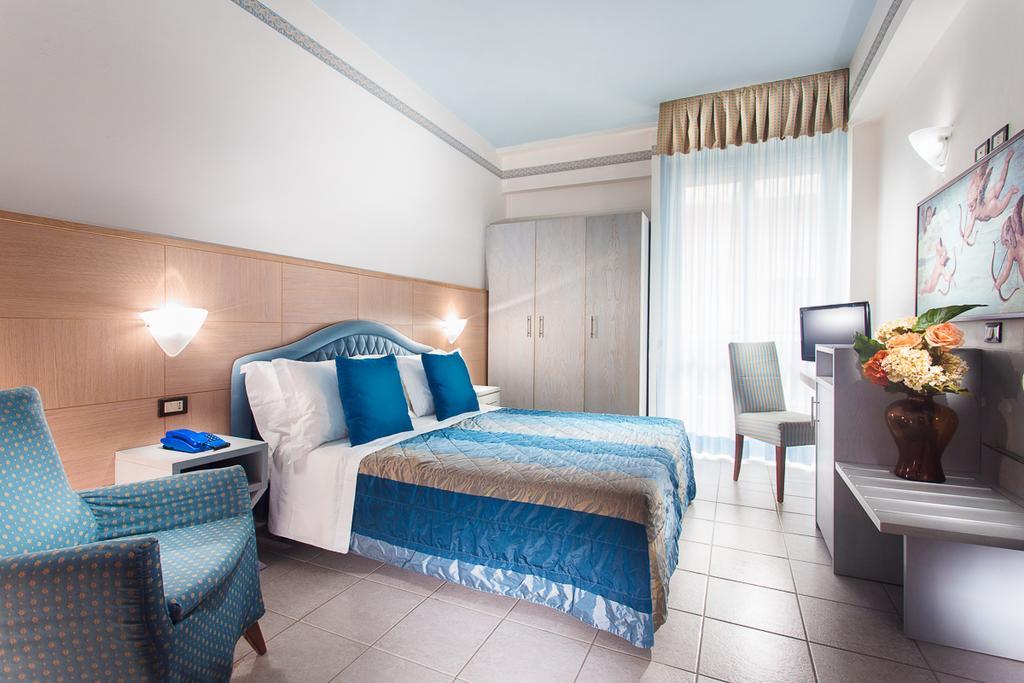 Hotel Imperiale Мілано-Маріттіма Екстер'єр фото